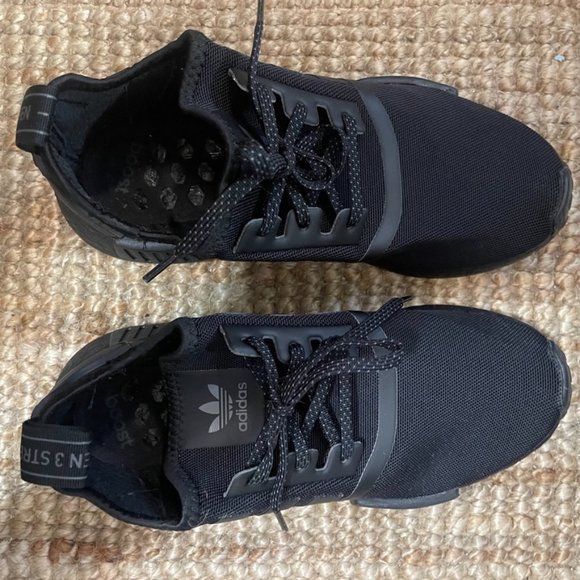 Triple Black Adidas NMDs Mens 7 - Picture 4 of 6